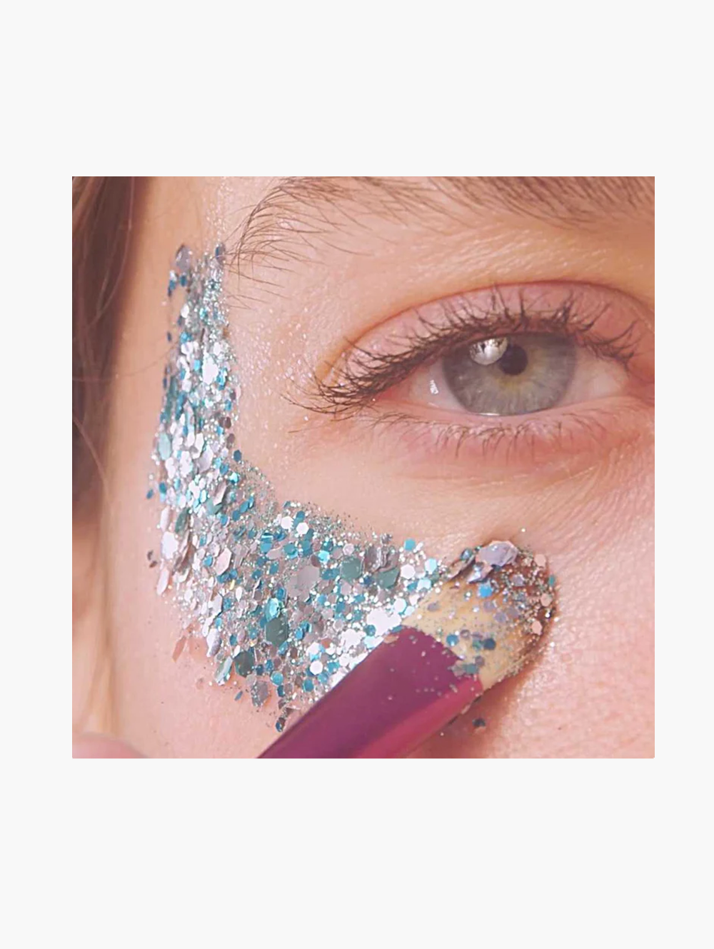 Paillettes Libérée, Dégivrée Reine des Neiges bleues et argent idée maquillage