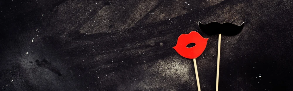 Le baiser rouge du logo MOUA